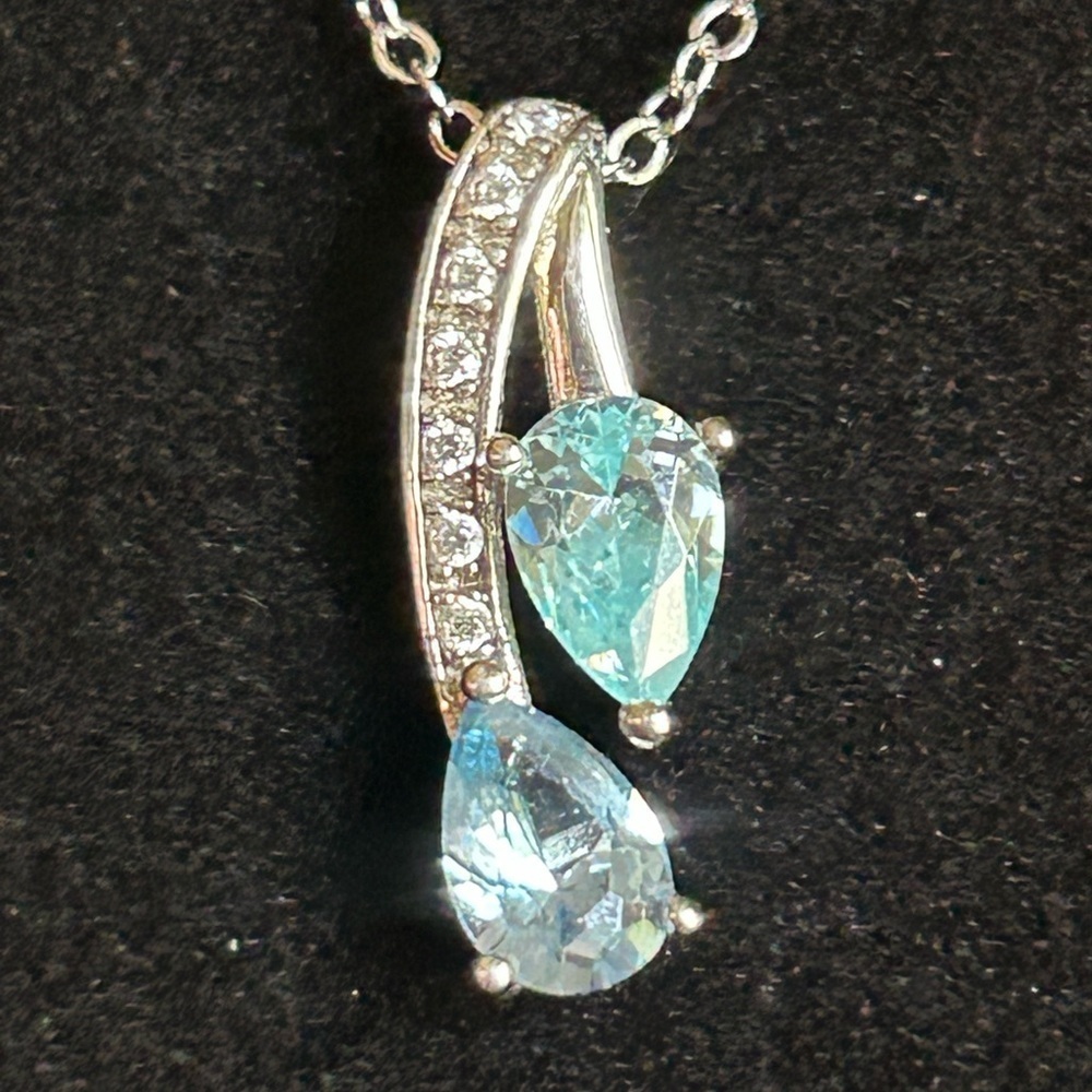 Blue Topaz and Sterling Silver Pendant and Chain - Picture 9 of 9